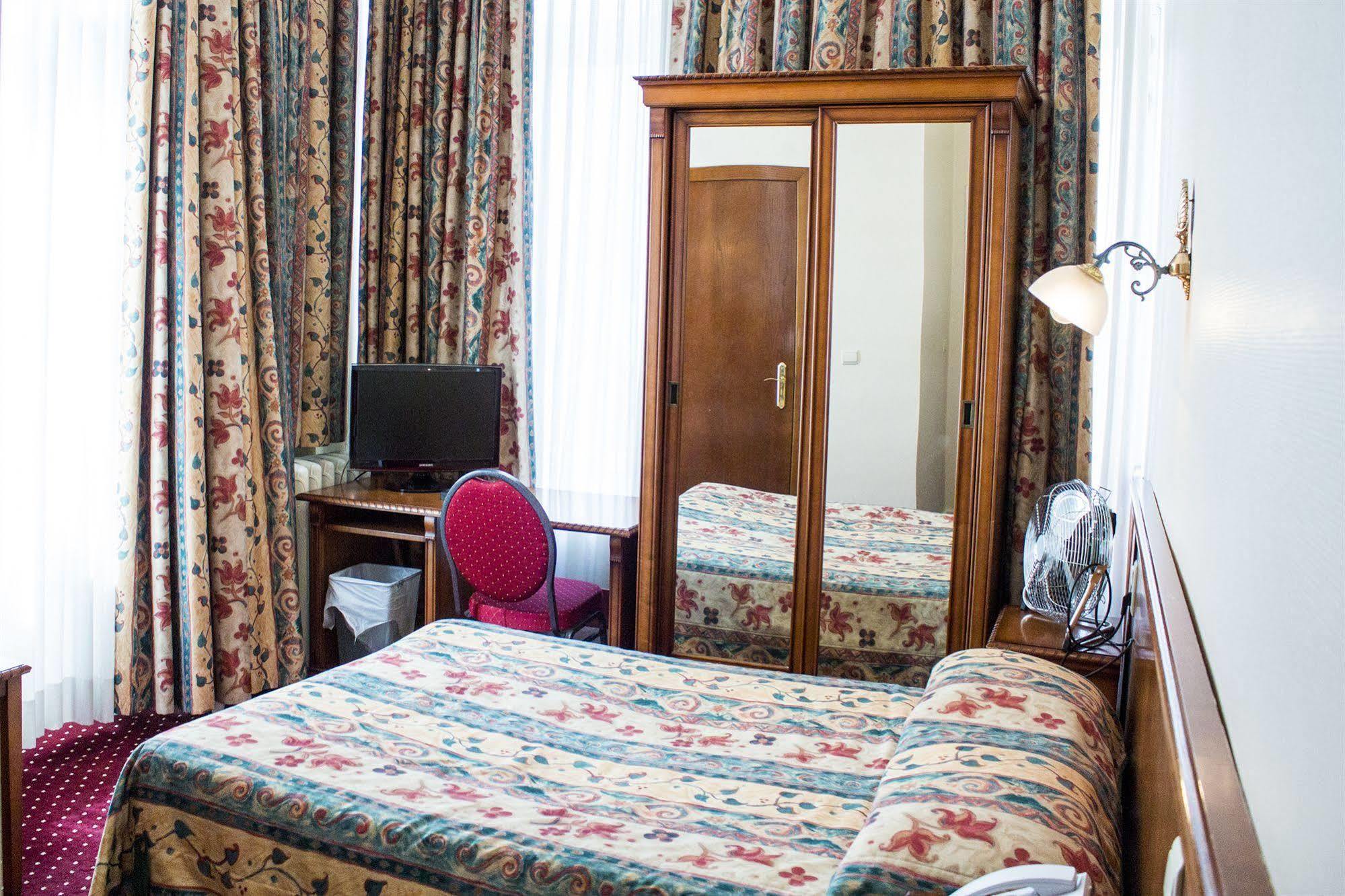 Hotel Continental Saint-Gilles Экстерьер фото