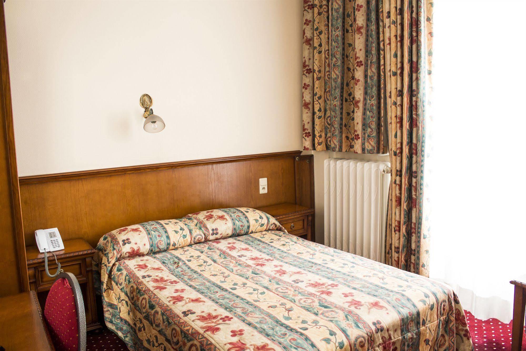 Hotel Continental Saint-Gilles Экстерьер фото